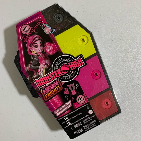 Monster High®: Skulltimate Secrets Neon Frights Draculaura™ Doll w/Locker-New - Picture 3 of 9